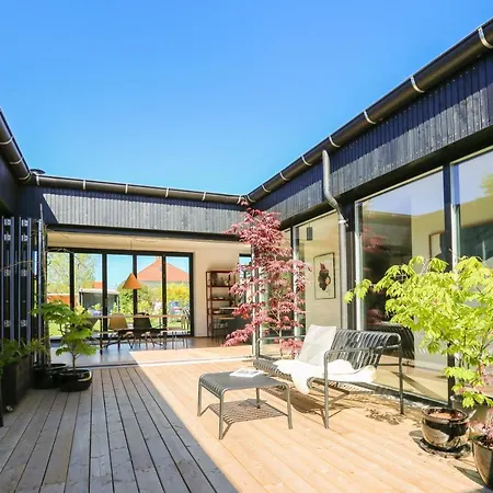 Modern Architecture Atrium House-2